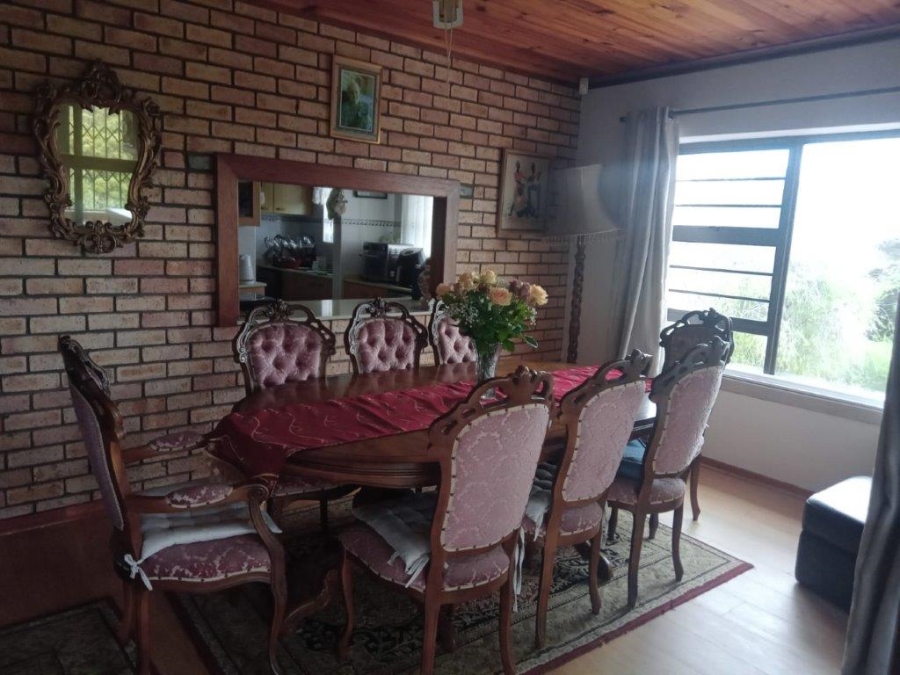 6 Bedroom Property for Sale in Paradise Beach Eastern Cape